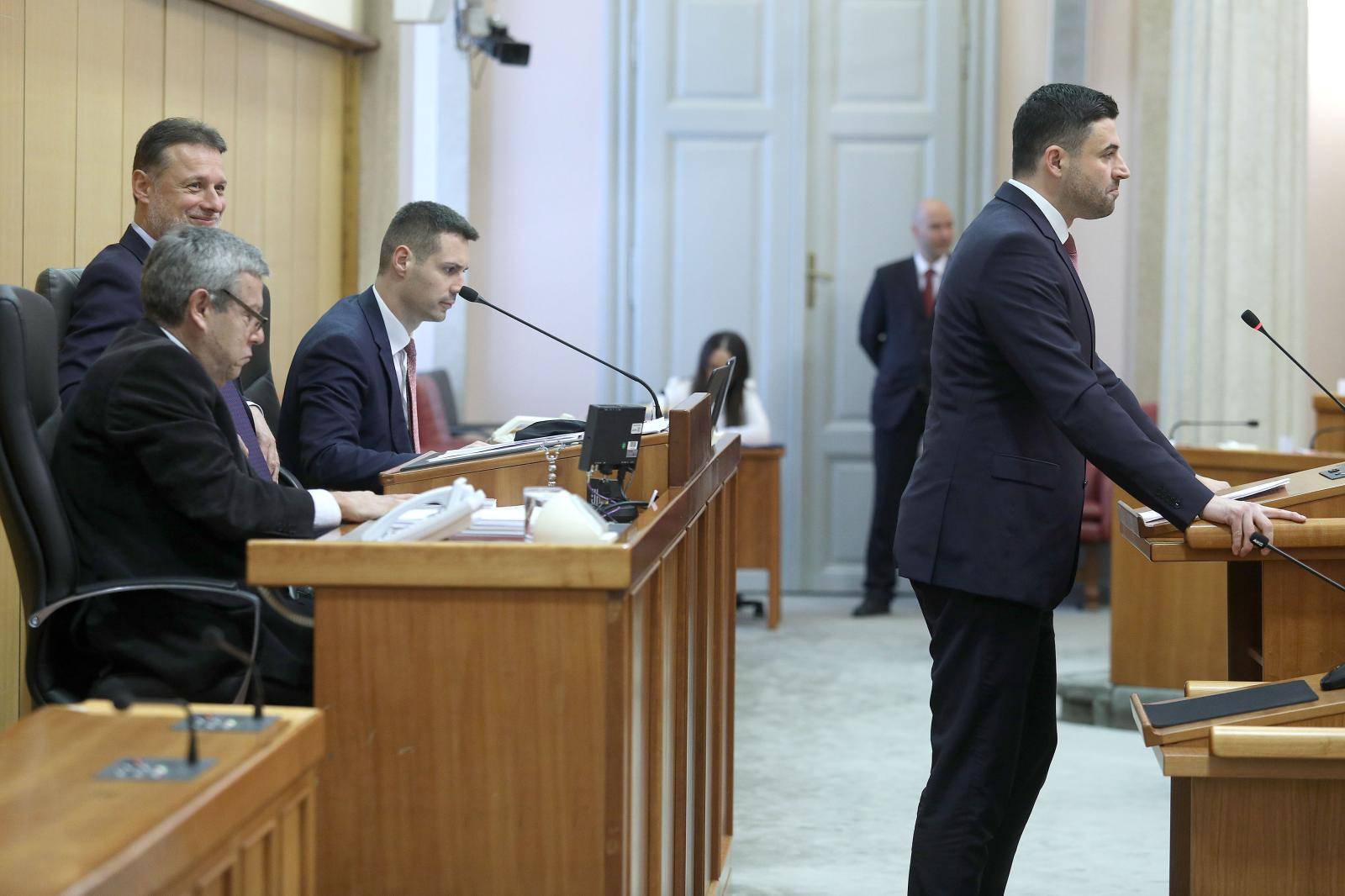 Nakon izlaska iz SDP-a Varga je sada podržao HDZ-ov zakon