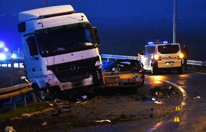 Okučani: Poginula obitelj iz Srbije, za nesreću kriv vozač kamiona. Prijeti mu zatvor
