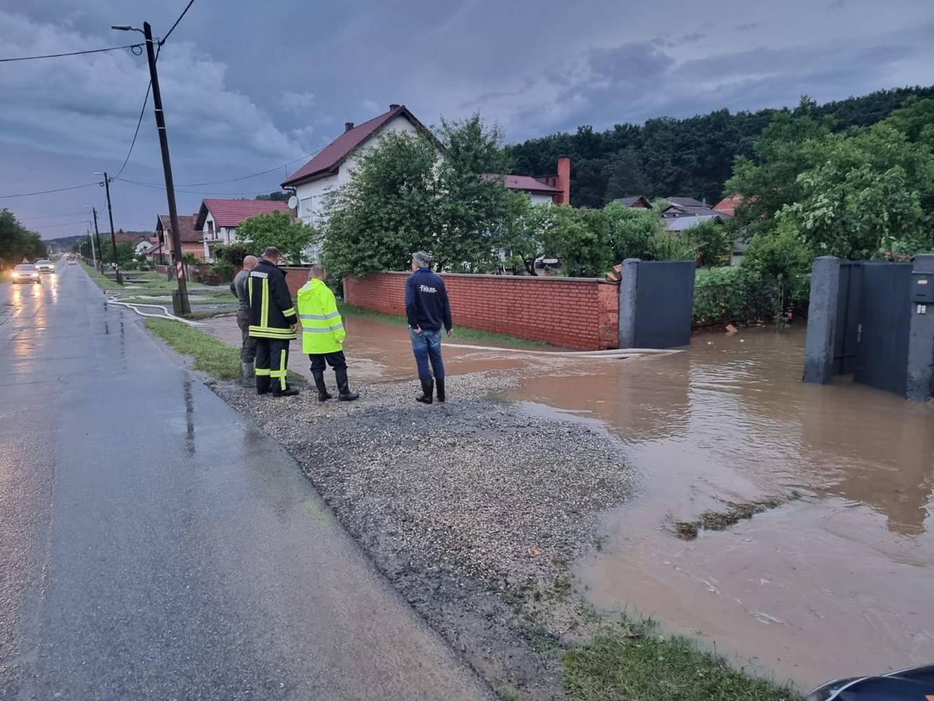 Jako nevrijeme poplavilo kuće, dvorišta i ceste diljem Hrvatske: 'U Požegi je palo 63 l/m2 kiše'