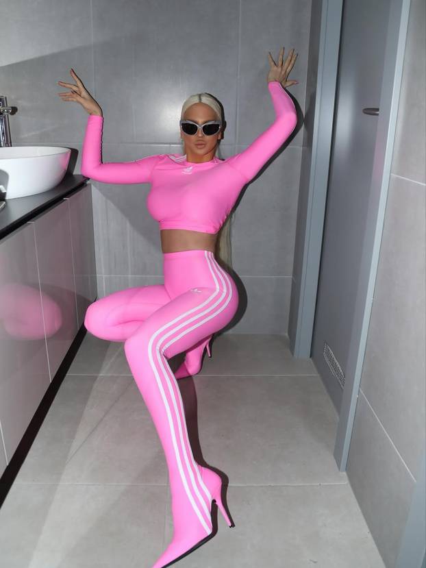 Karleuša objavila fotku: Ovdje imam 14 godina. Lagala sam  da je 18 da mogu na izbor za miss!