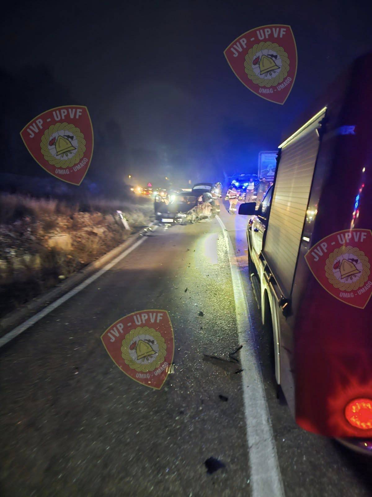 FOTO Pijani vozač udario u bus kod Poreča: Probio je metalnu zaštitnu ogradu i sletio u more