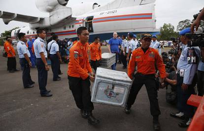 Pronađen trup aviona AirAsia, fokus odsad na crnim kutijama