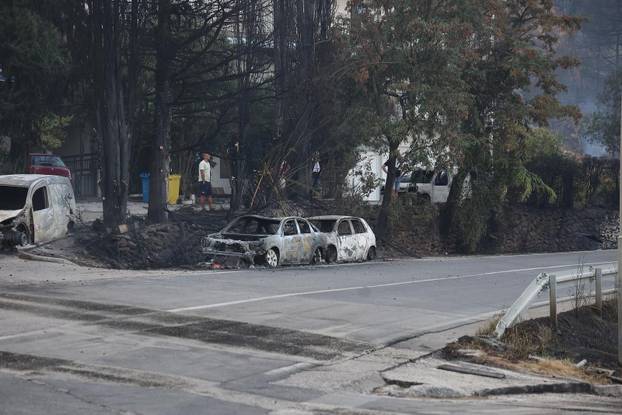Požar kod Omiša i dalje bukti