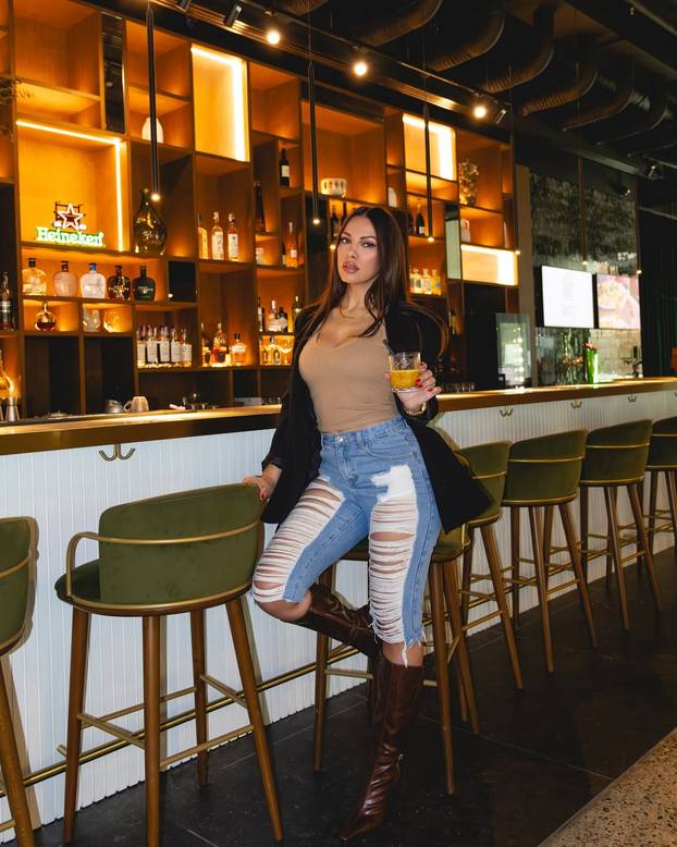 Žanamari je seksi i u hlačama od 13 eura: Evo kako joj stoje