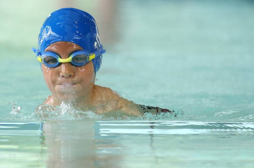 Dječak bez ruku osvojio zlatnu medalju: 'Njemu je bazen sve'