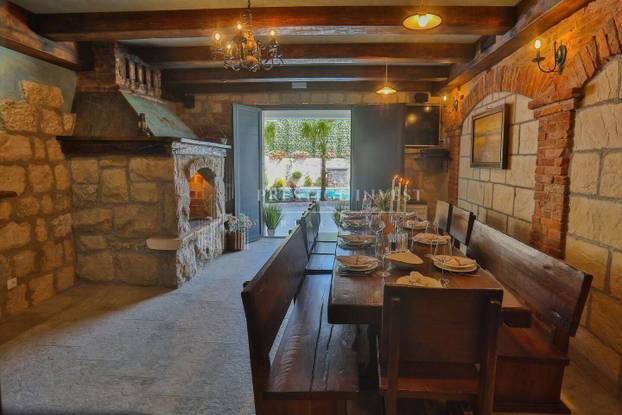 FOTO Kakva perverzija u Splitu! Vodeni raj i slike dizajnera. Ova vila se prodaje, a znamo i cijenu