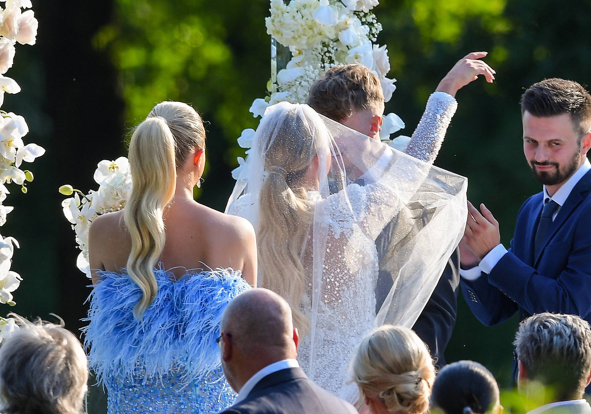 EKSKLUZIVNE FOTOGRAFIJE Varaždin: Vjenčanje Dine Dragije i Tina Jedvaja u dvorcu Leitner