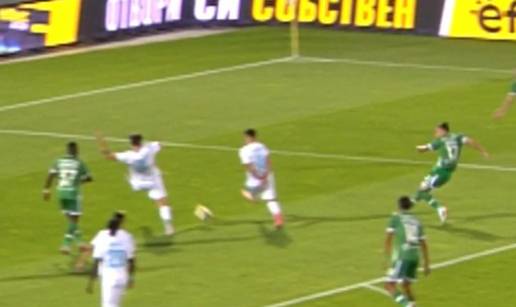 VIDEO Rijeka primila gol nakon apsurda u re&zcaron;iji VAR-a: Sudac je pustio igru, pa se predomislio!