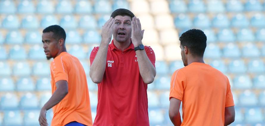 Stevan Gerrard trener Al Ettifaqa na zagrijavanju uoči prijateljske utakmice sa NK Varaždin