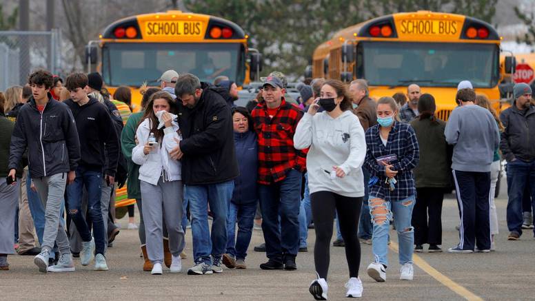 Ubio troje: Tinejdžer koji je počinio masakr u srednjoj školi u Michiganu brani se šutnjom