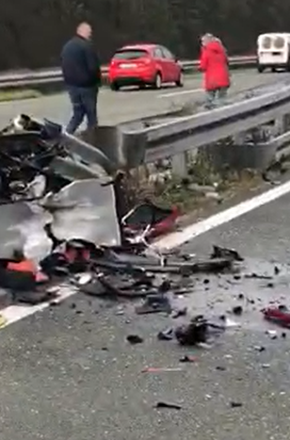 Jedan poginuo, drugi ozlijeđen: 'Vozači su gasili zapaljeni auto'