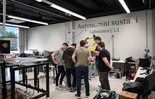 Zagreb: Obilazak Fakulteta strojarstva i brodogradnje