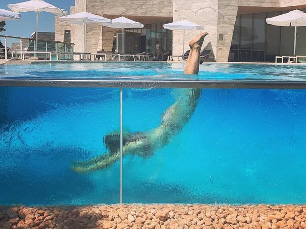 Svi Majini bikiniji i tangice: Sa Šimom uživala na jahti, i bivšeg Nenada zavela je na bazenu...