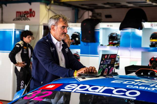 FOTO 24sata na utrci u Italiji. Pogledajte spektakl s hrvatskim vozačem za volanom Huracana