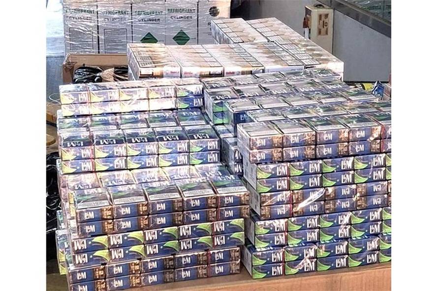 FOTO Šverceri cigareta 'pali' na granici sa Srbijom: Evo što su sve skrivali u svom kamionu