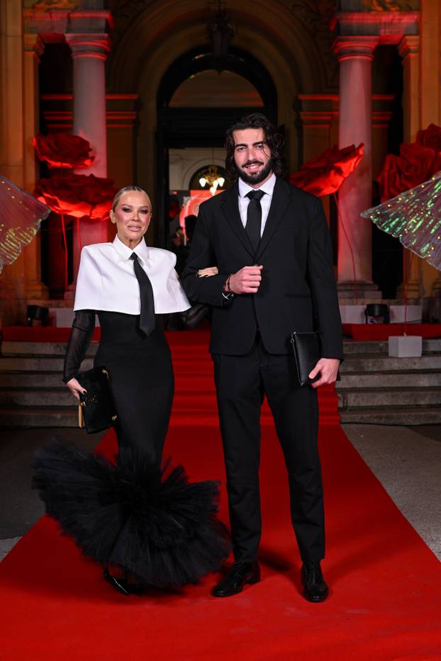 Zagreb: Modno uskla&dstrok;eni Maja Šuput i Šime Elez dolaze na dodjelu Ve&ccaron;ernjakove ru&zcaron;e 