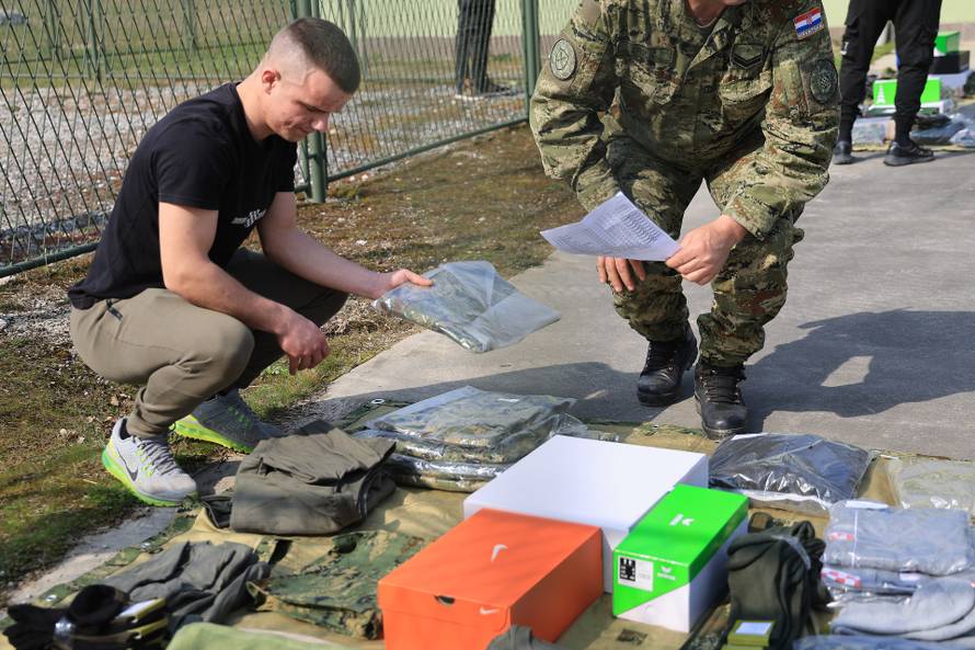 Ministar Anušić i general Kundid na prvom danu TVO-a na Slunju