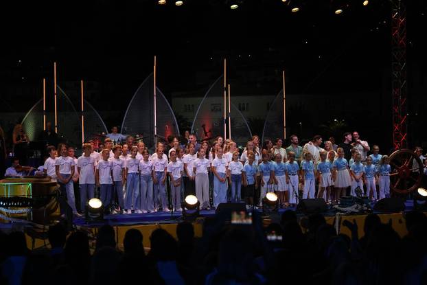 Vela Luka: Održan koncert "Trag u beskraju" posvećen Oliveru Dragojeviću