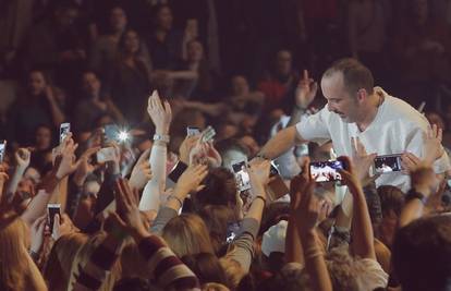 Donosimo premijeru spota za novi veliki hit Tonyja Cetinskog