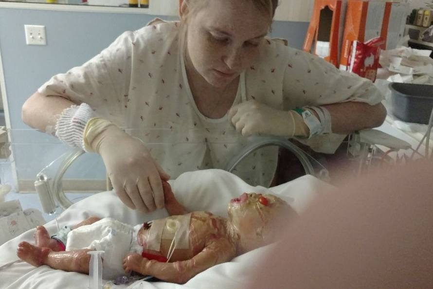 Majka  kupa sina u izbjeljivaču: 'Strašno mi je to, ali moram...'