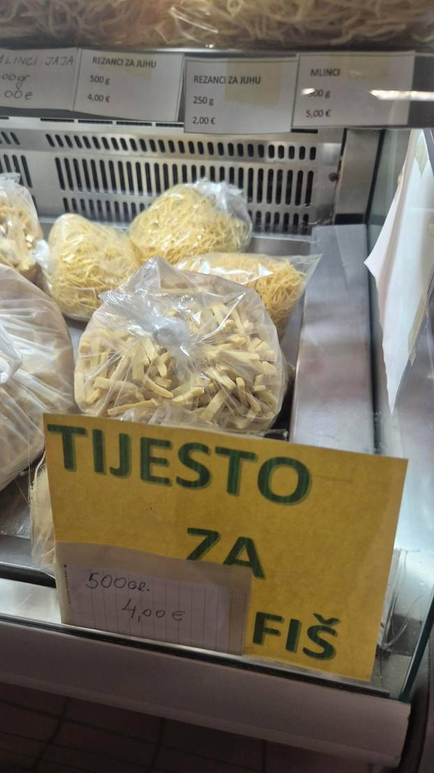 FOTO Pogledajte ponudu tržnice u Osijeku: Kila odojka 4,19 €. A 30 jaja je 6 €. Evo što se isplati