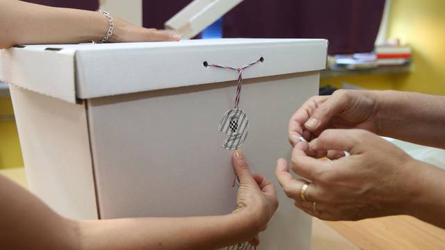 Otvorena birališta u Republici Hrvatskoj za parlamentarne izbore