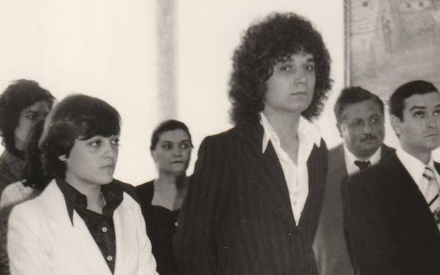 FOTO Jedna fudbalerka, a nas dvoje! Prepoznajete li pjevače bujnih kosa iz vaše mladosti?