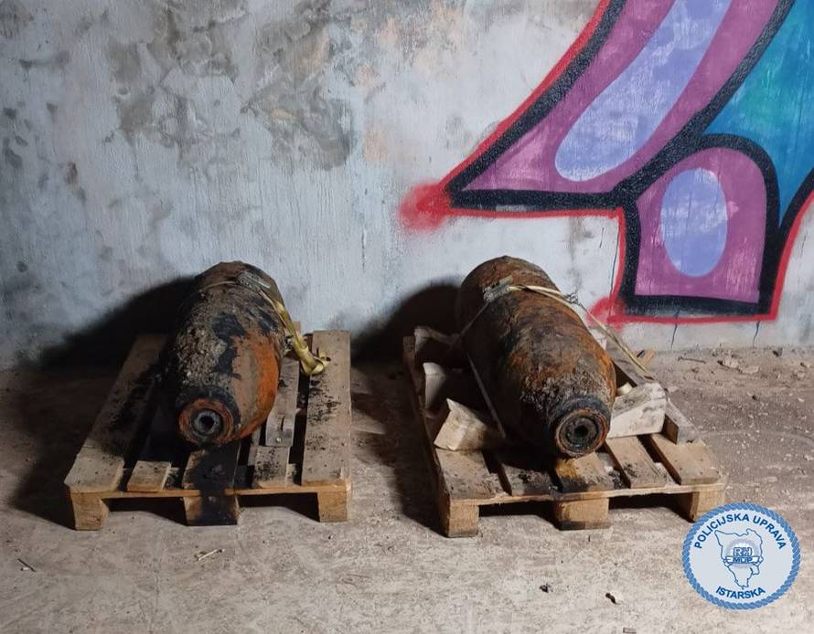 VIDEO Akcija trajala satima: Iz mora u Puli uklonili su bombe teške 250 kila. Našli i granate