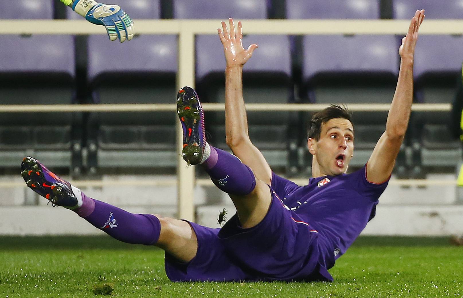 Fiorentina's Nikola Kalinic reacts