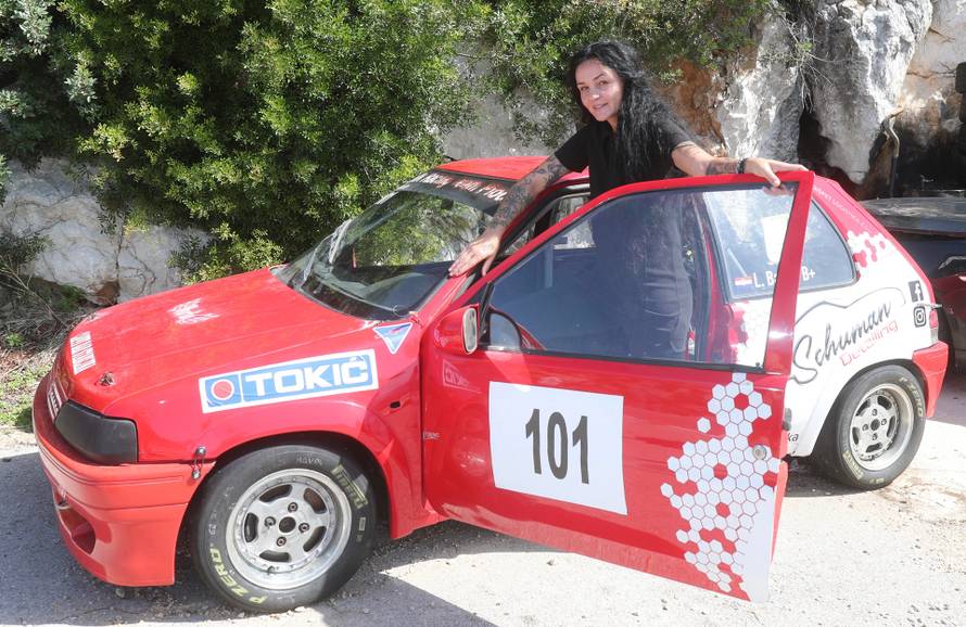 Ploče: U obitelji bivše vozačice auto utrka Maje Barbir tradicija se nastavlja, sada utrke vozi sin Luka