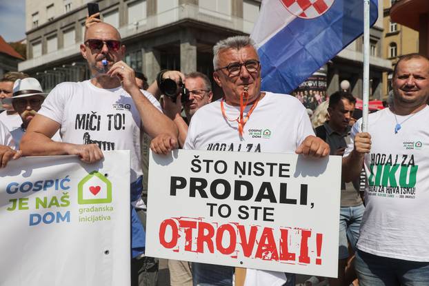 Glavni trg u Zagrebu prepun prosvjednika zbog opasnog otpada u Lici