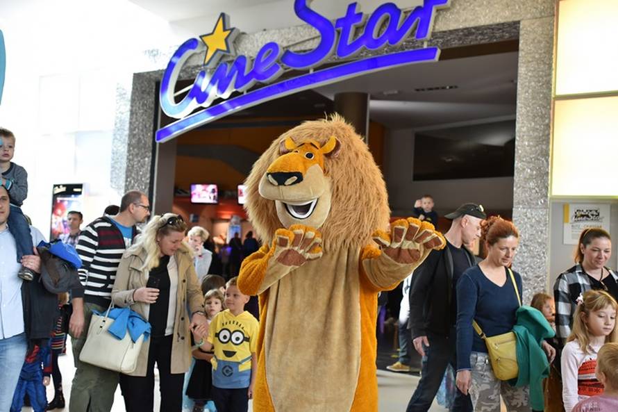 Zabavna parada filmskih likova oduševila je mnoge poznate