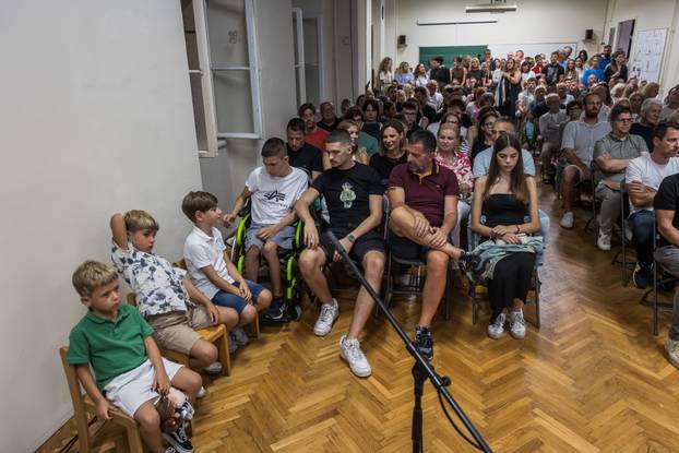 Vela Luka: Promocija novog albuma Olivera Dragojevića “Dolaziš”