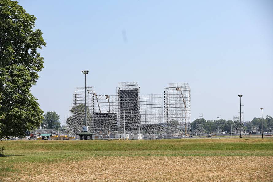 Zagreb: Radovi na izgradnji pozornice za koncert Marka Perkovića Thompsona