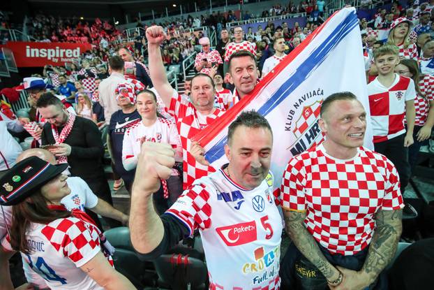 Zagreb: Navijači na susretu Hrvatske i Slovenije na IHF Svjetskom rukometnom prvenstvu 2025.