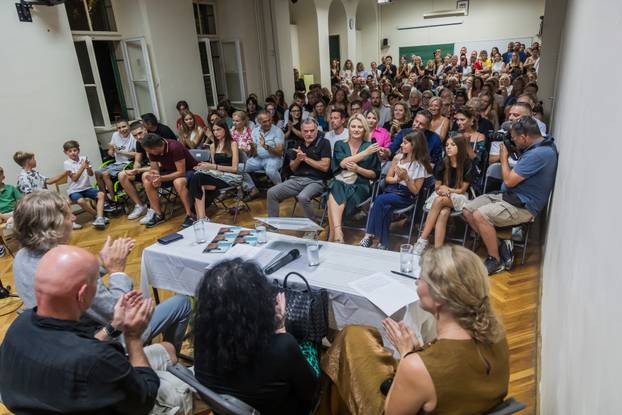 Vela Luka: Promocija novog albuma Olivera Dragojevića “Dolaziš”