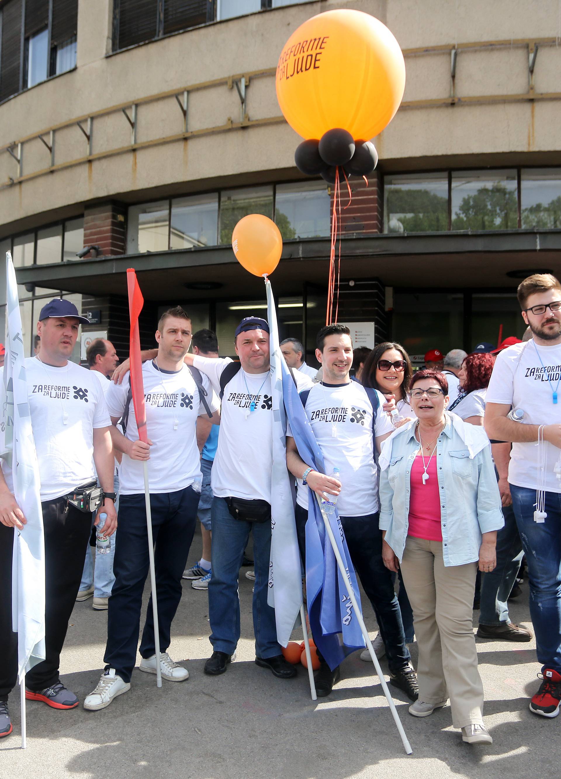 'Čekate da pocrkavamo': Ljudi prosvjedovali za Praznik rada