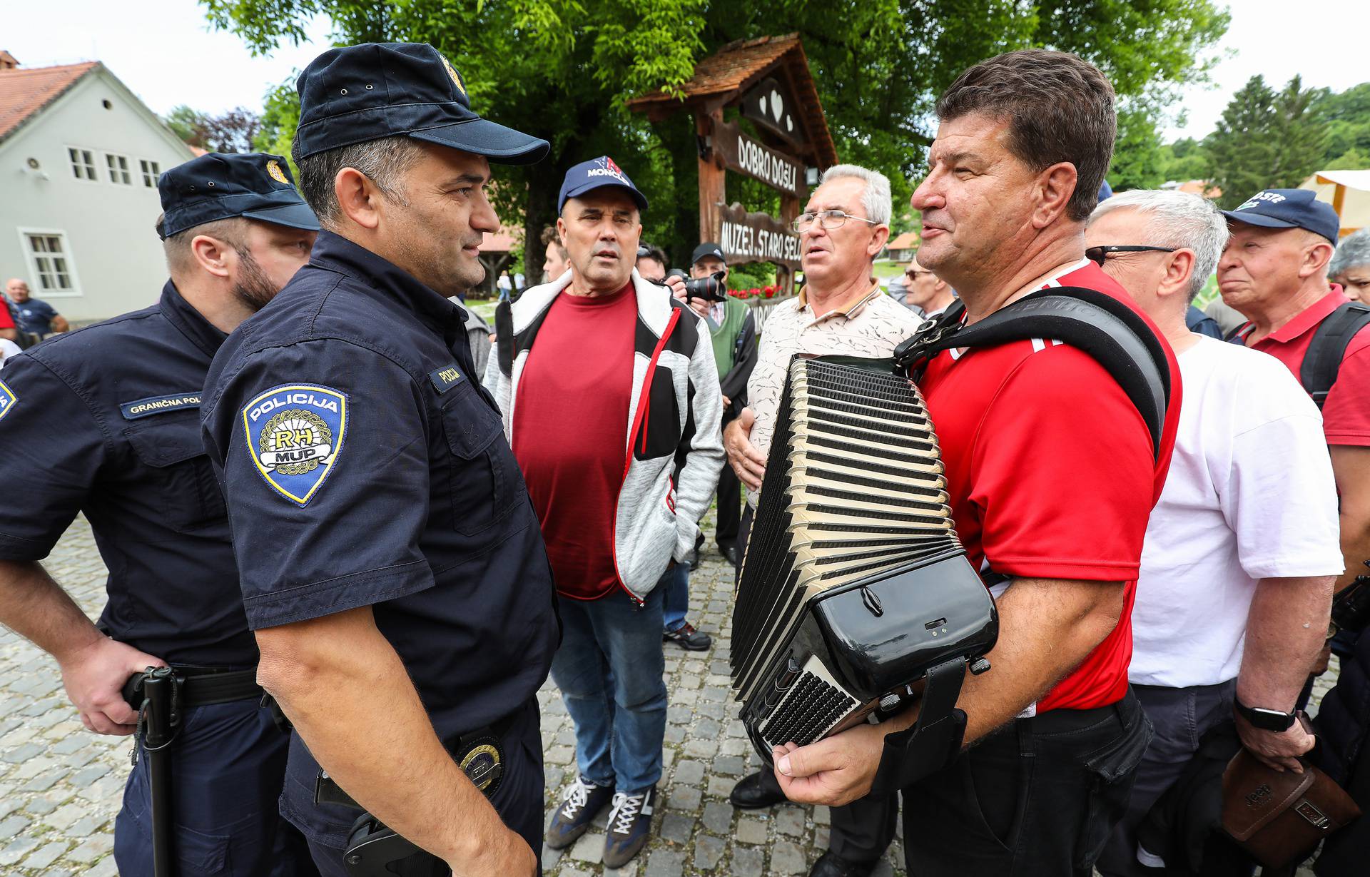 Stotine ljudi u Kumrovcu slavi Dan mladosti