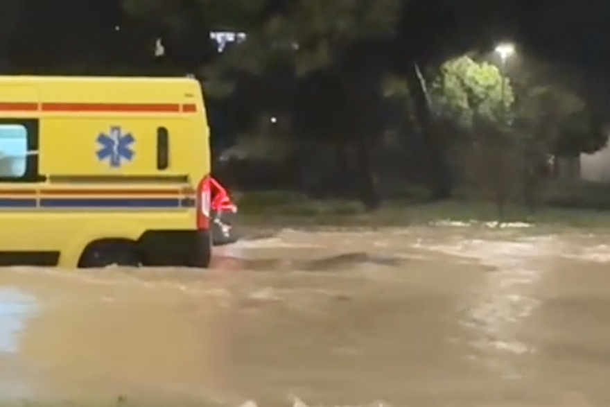 SPLIT SPLIT POD VODOM: Jako nevrijeme pogodilo je grad: 'Cesta je skroz poplavljena...
