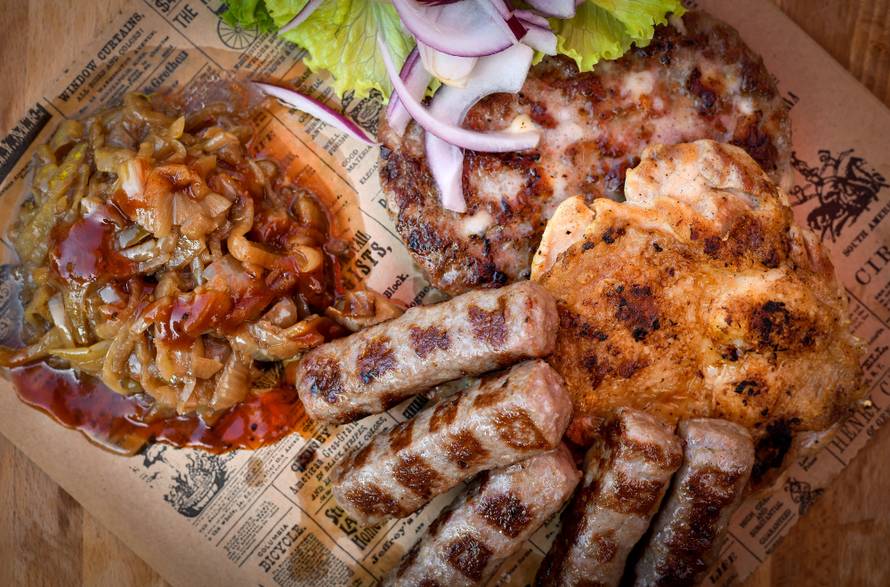 Zabava na Bundeku: Delicije su se jele i s povezom na očima...