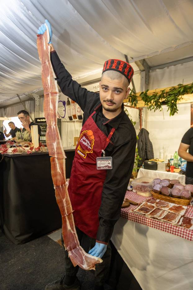 Otvoren 17. Internacionalni sajam pršuta u Tinjanu