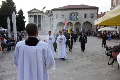 FOTO U Puli velikom procesijom proslavili zaštitnika sv. Tomu