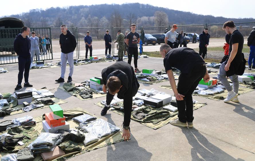 Ministar Anušić i general Kundid na prvom danu TVO-a na Slunju