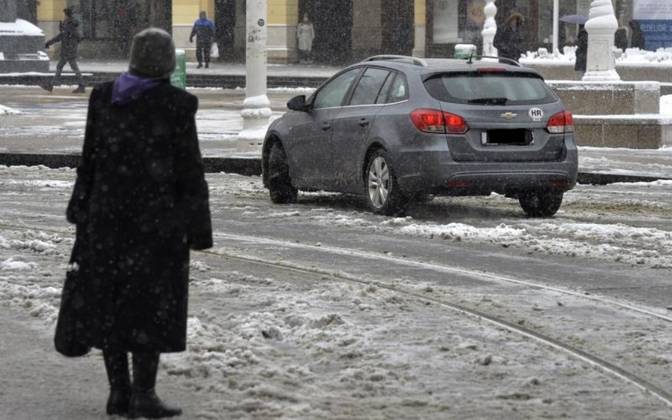 Zalutali Vozac Se Provozao Trgom Bana Josipa Jelacica 24sata