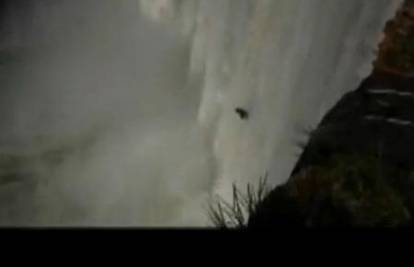 Suludi pothvat: Bacio se je niz vodopad dug 40 metara