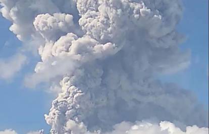 Indonezijski vulkan izbacivao stup pepela visok 6 kilometara