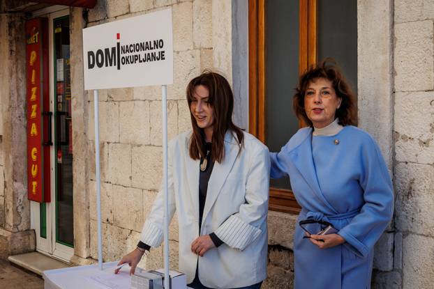 Split: Prikupljanje potpisa za predsjedničku kandidaturu Branke Lozo