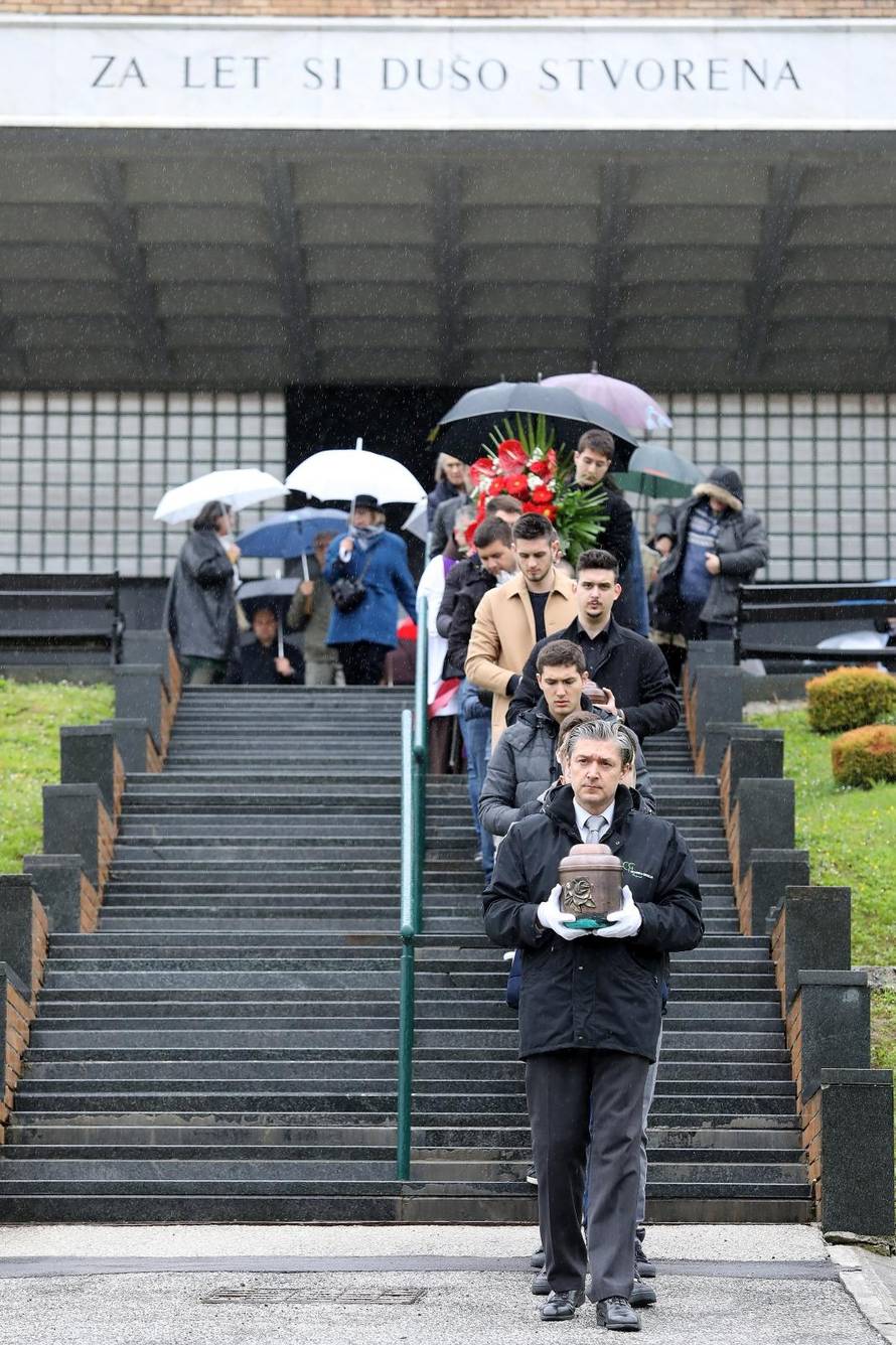 Zagreb: IspraÄaj i polaganje urni 11 pokojnika koji su tijela darovali Medicinskom fakultetu