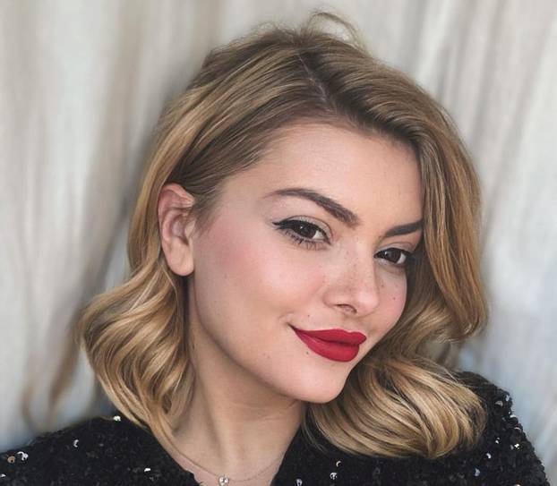 FOTO Ella je oduševila novom frizurom! Evo kako se mijenjala od 'Dvornikovih' do danas...