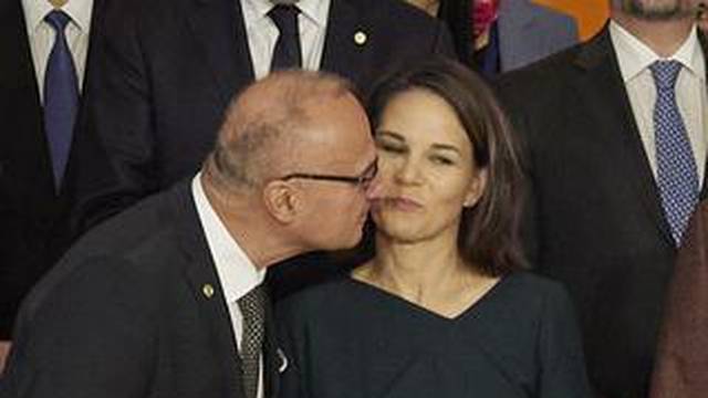 Berlin: Grli? Radman pokušao poljubiti njema?ku ministricu vanjskih poslova Annalenu Baerbock